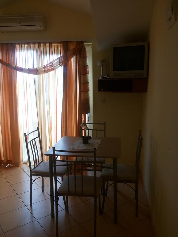 Apartments Villa Dalmatina Vodice Cameră foto